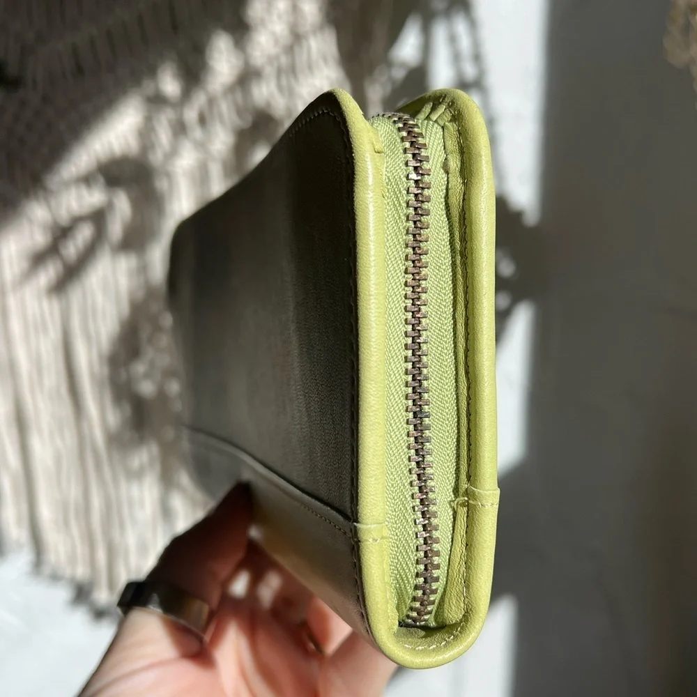 Vintage Coach Zip Around Wallet Lime Green Leather Long Wallet Authenticated